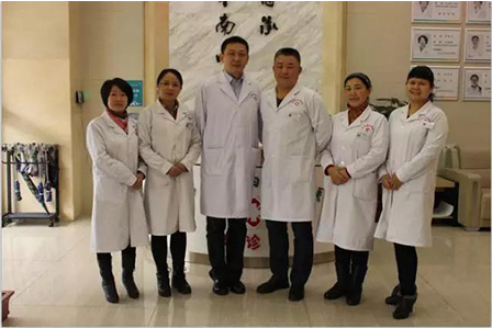 北协和专家谢勇坐诊 前期,已有北京302医院皮肤科主任李安信教授