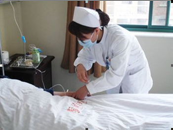 在很多人做爱,性感医院的女护士是非常特殊的v性感工作者.熟男科妇看来图片